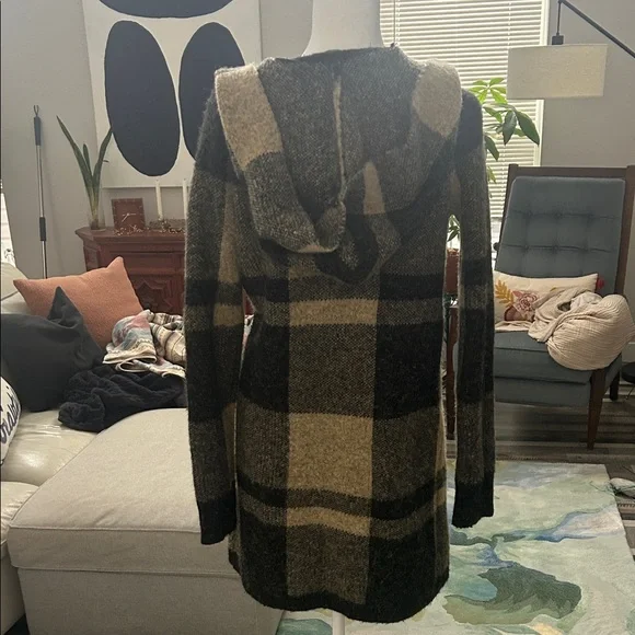 Cyrus Black and Tan Knitwear - Picture 3 of 12